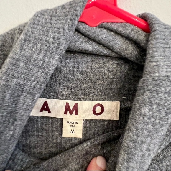 AMO Puff Sleeve Top - Picture 5 of 6